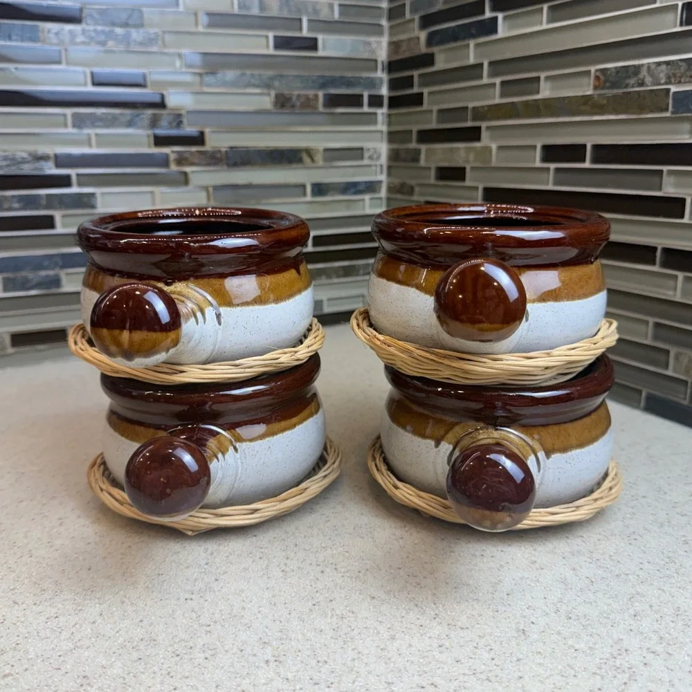 VTG Brown Drip Glaze French Onion Soup Bowls w/ Wicker Coasters Set of 4 Crocks